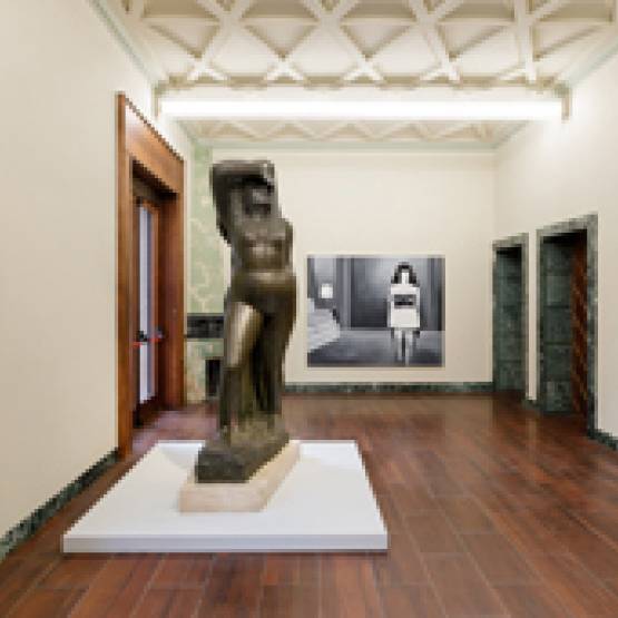 Sculture di Antonietta Raphaël nella mostra collettiva che ha inaugurato la nuova sede della galleria Massimo De Carlo